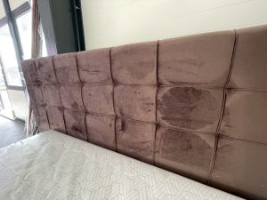 Pat Tapițat Fălticeni model Claudia 140-200 culoare stofă maro închis, prevăzut cu somieră metalică cu lamele.