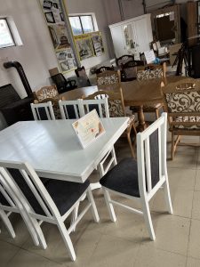 masa dreptunghiulară cu 6 scaune din lemn masiv fag aburit culoare alb