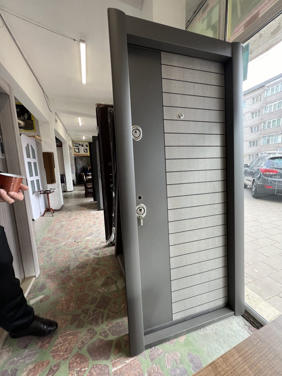 Uși Metalice Fălticeni pentru apartament, casă cu 2 yale, gri 1490 lei