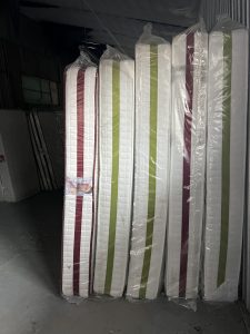 Saltele Târgu Neamț cu Arcuri de 25 cm grosime. Bandă de aerisire pentru o ventilație optimă în timpul somnului.