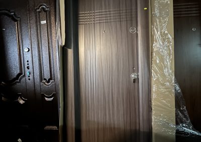 Uși Metalice Fălticeni pentu apartament.Avem diferite modele si culori.