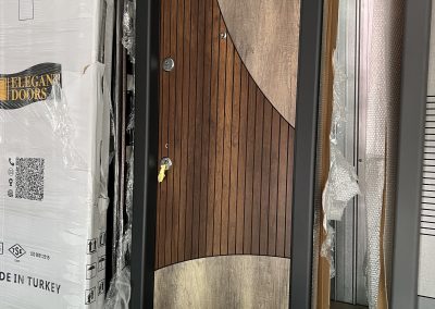 Uși aprtament in Suceava.Uși exterior apratamnet Suceava.Uși metalica blindata foarte rezistentă pentru exterior.