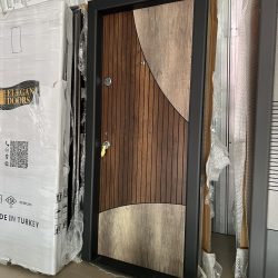 Uși aprtament in Suceava.Uși exterior apratamnet Suceava.Uși metalica blindata foarte rezistentă pentru exterior.