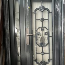 Ușă Dublă Metalică cu Sticlă în Suceava